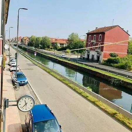 Naviglio Pavese Charming Flat *
